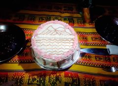 Torta di compleanno durante il trekking