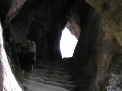 Tunnel scavato nella roccia sul Sentiero Inca